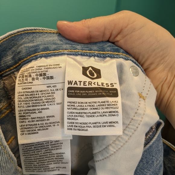 Levi's High Waisted Light Wash Distressed/Ripped Mom Jeans - Picture 9 of 10